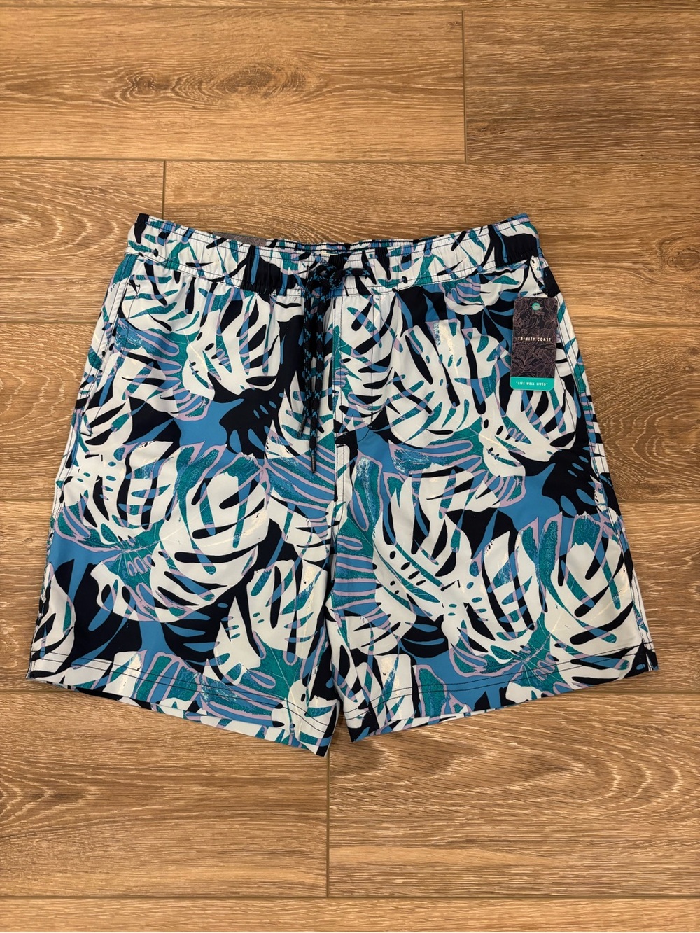 NWT Trinity Coast Men's Tropical Leaf Swim Shorts 8” Inseam - Size Medium